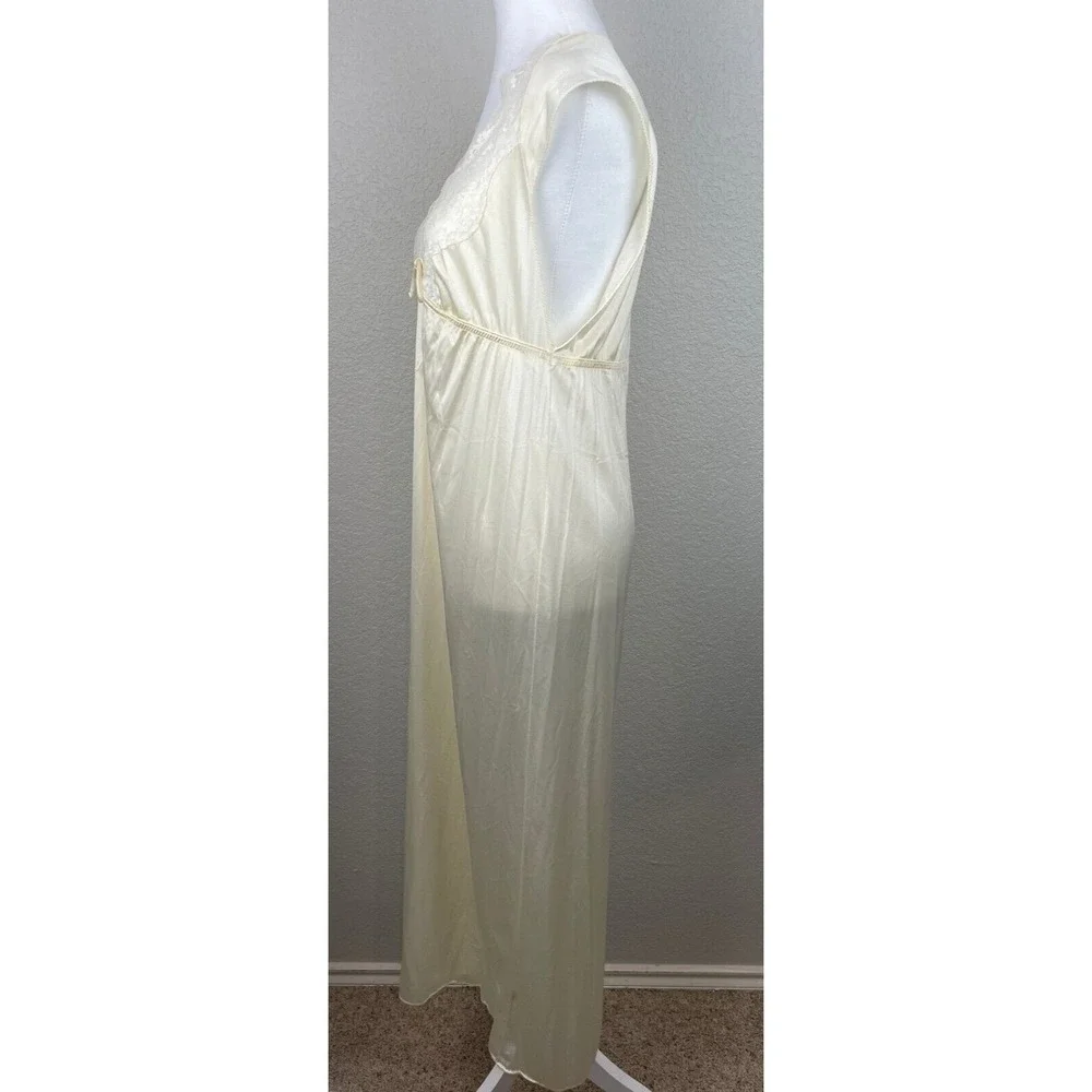 Gilead VTG 2 Piece Nylon Gown and Robe Maxi Length Set S/M‎ Petite Ivory 70s 80s